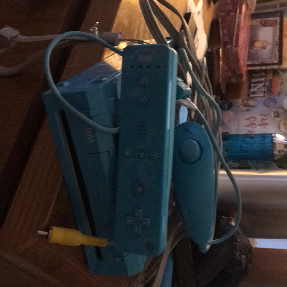 A Wii U blue colored - Picture 8 of 8